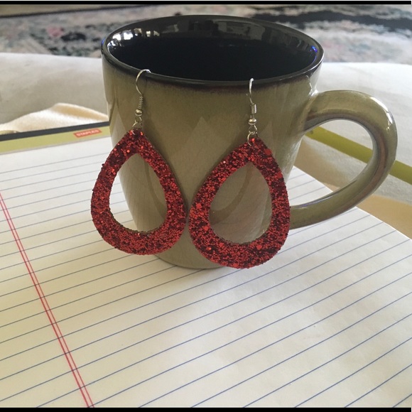 ☄️Pretty Red Glitter Teardrop Earrings☄️ - Picture 5 of 7